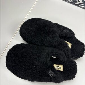 UGG Women's Black Fuzzy Slippers